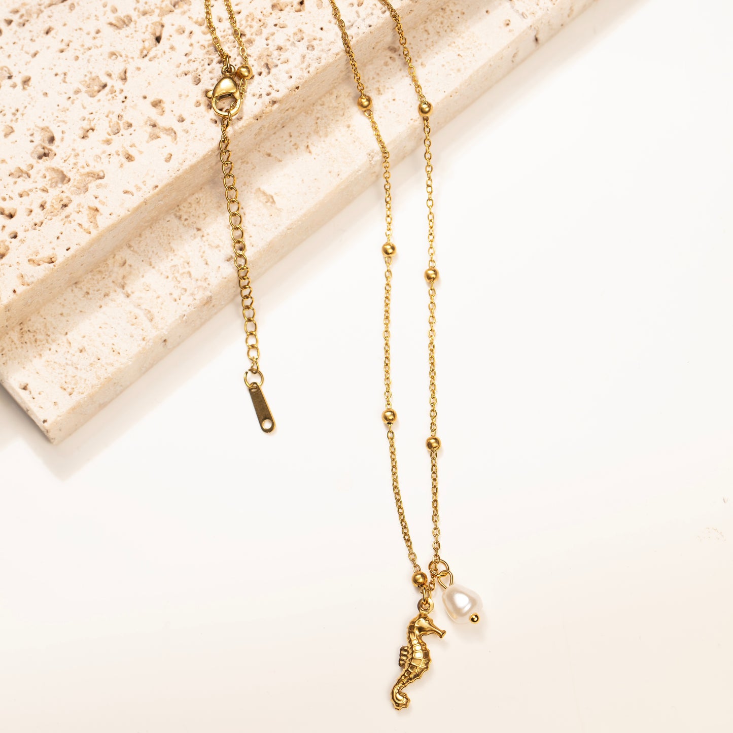 Seahorse Crest Chain