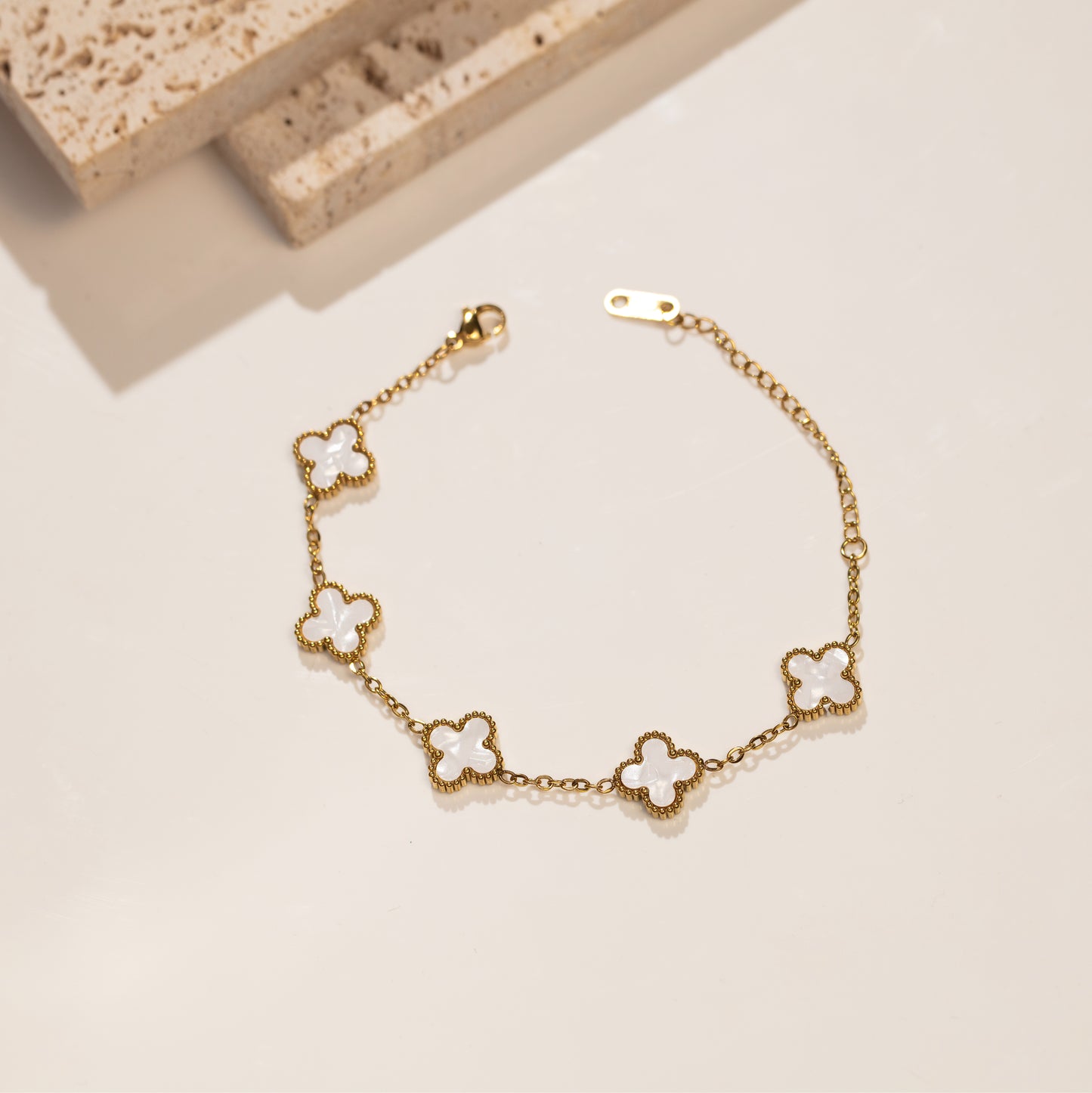 Gleam Clover Bracelet